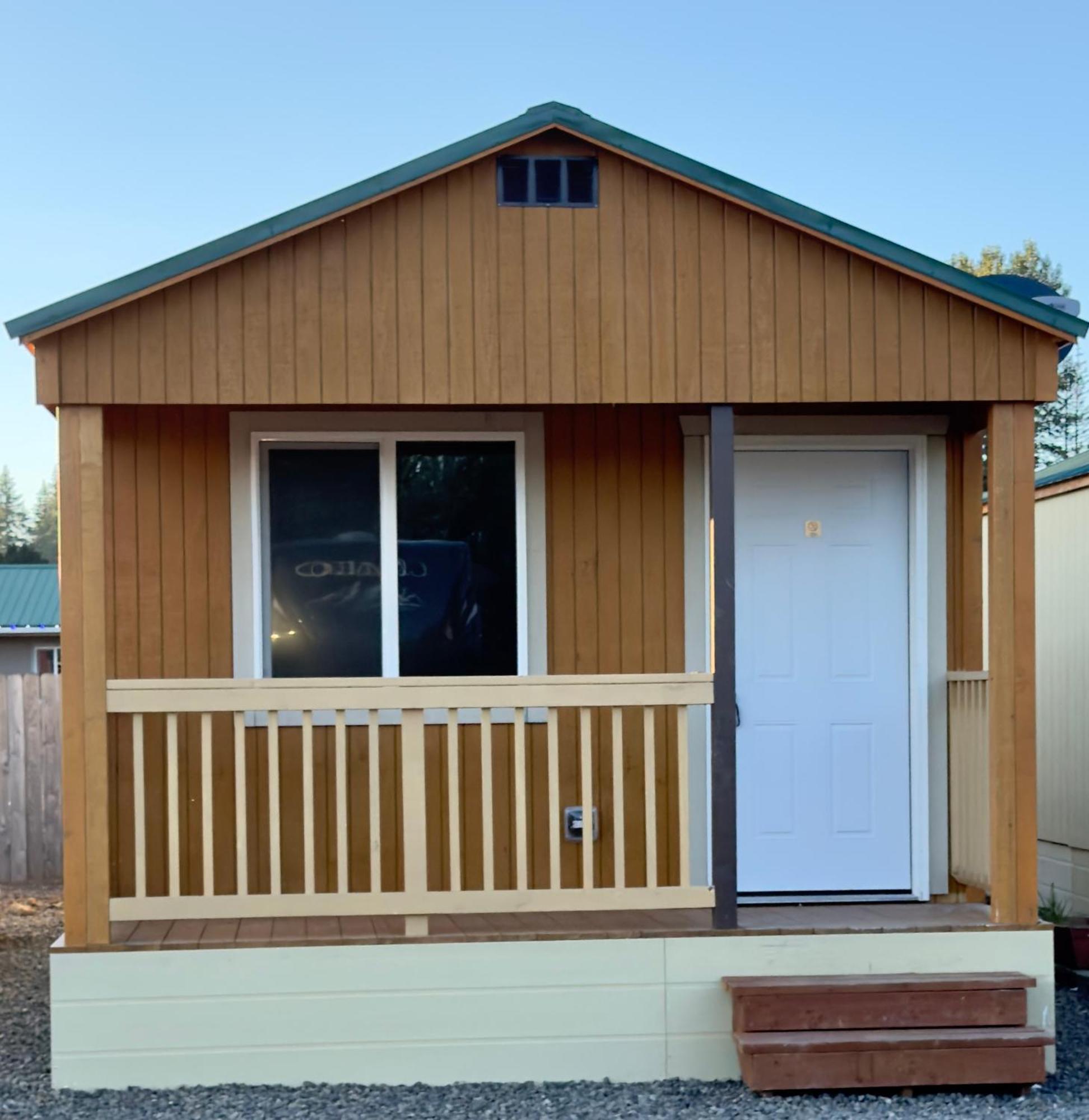 Far West Cabin-Tiny Homes Rental Форкс Екстериор снимка